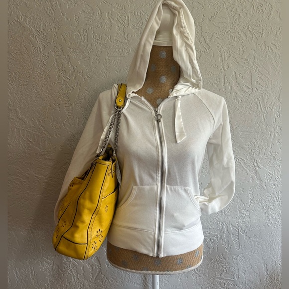 Coach - Picture 8 of 9